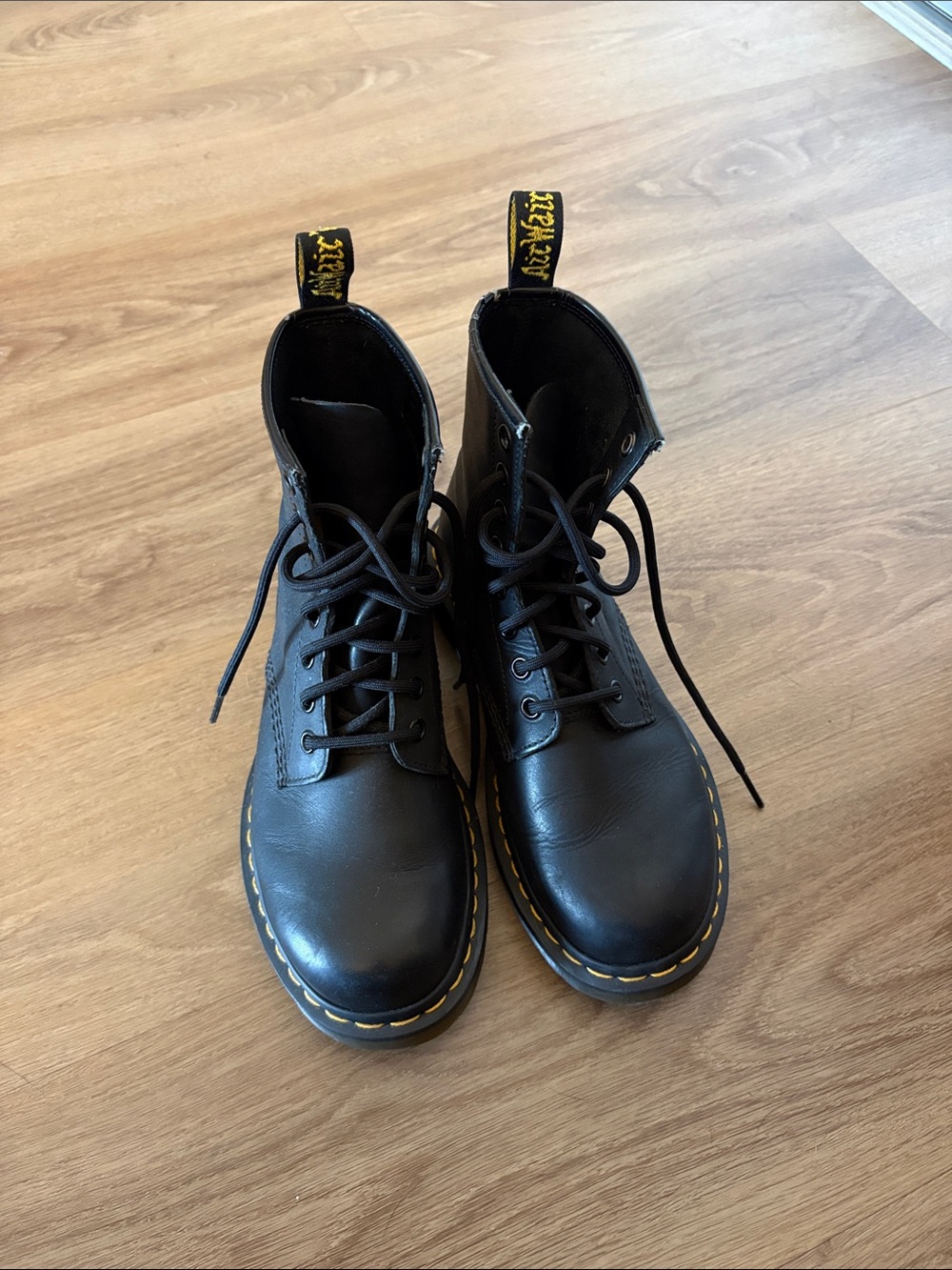 Doc Marten - Women’s 6